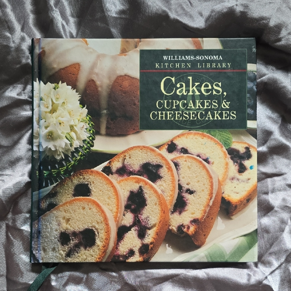 Williams Sonoma Kitchen Library: Cakes, Cupcakes & Cheesecakes - Black and Green